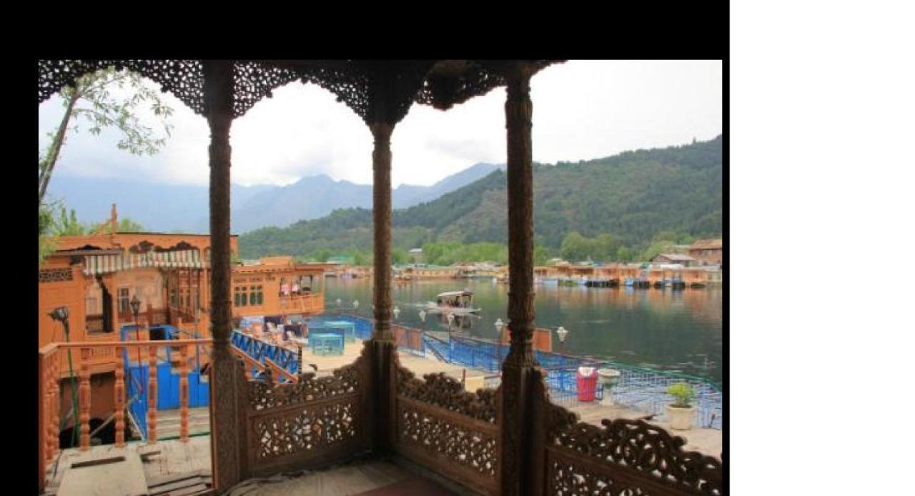 Hotel De Laila House Boat By Sterling Srīnagar Exteriér fotografie