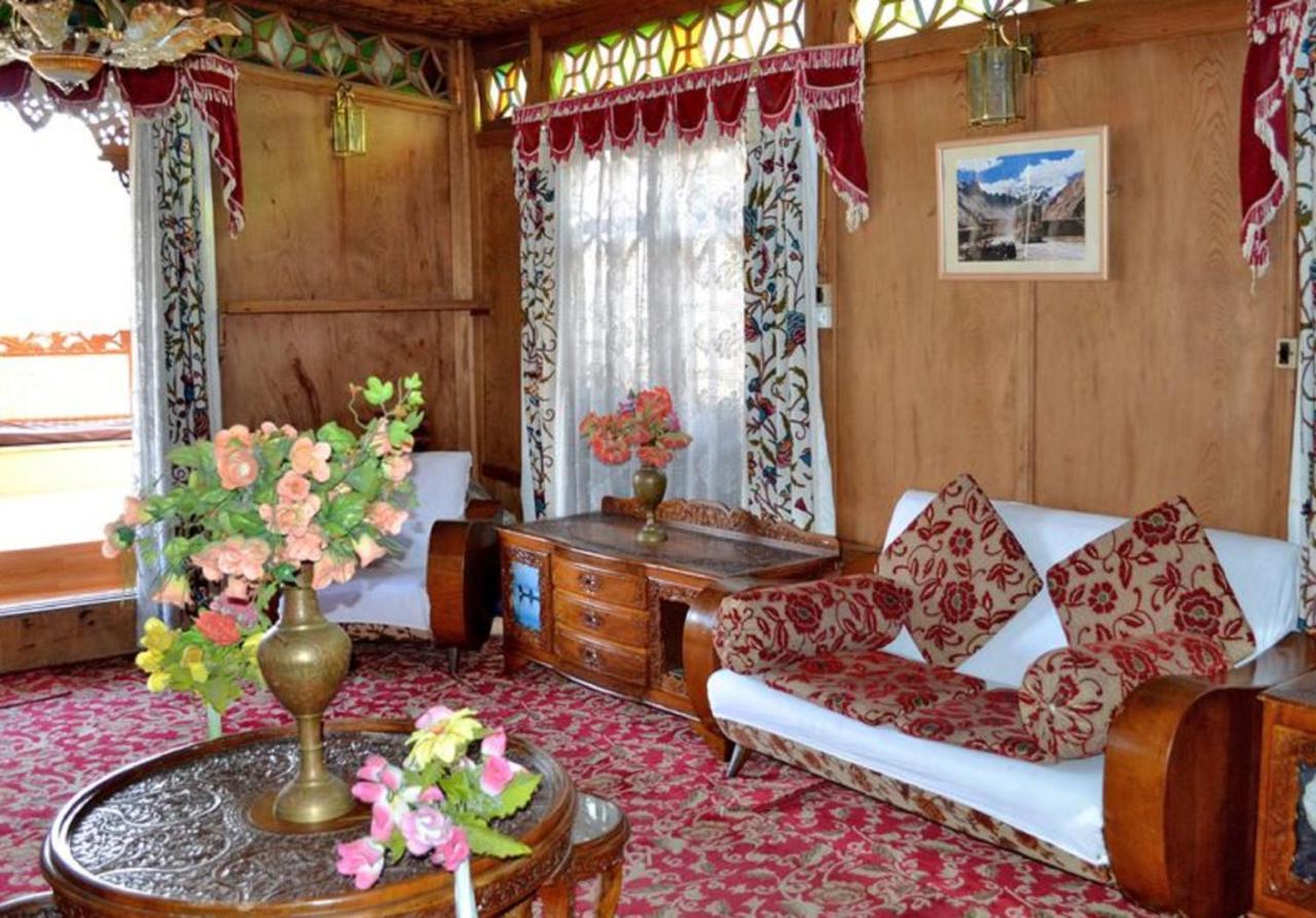 Hotel De Laila House Boat By Sterling Srīnagar Exteriér fotografie